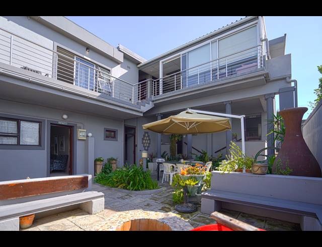 456M² GUESTHOUSE FOR SALE IN MELKBOSSTRAND CENTRAL
